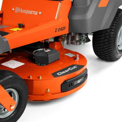 Trator Corta-relva Giro Zero Husqvarna Z242F